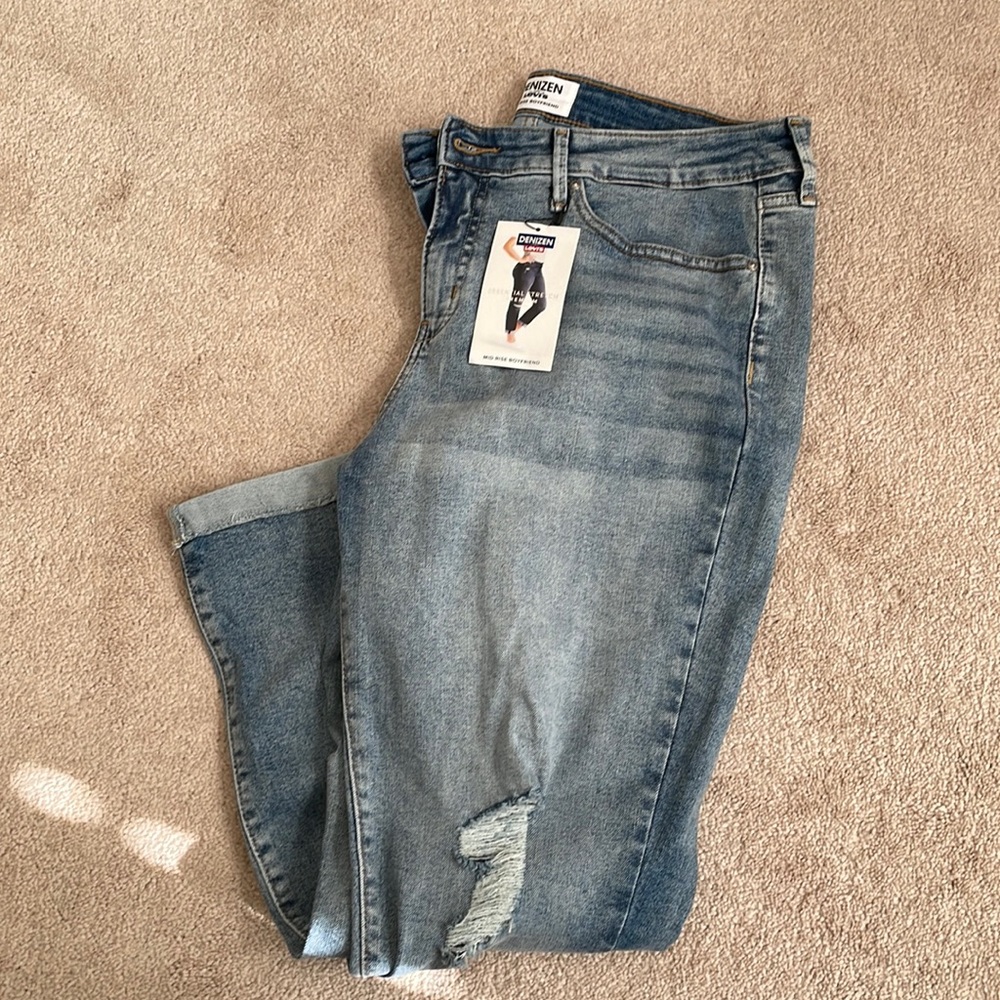 NWT Denizen Levi Mid Rise Boyfriend Jeans